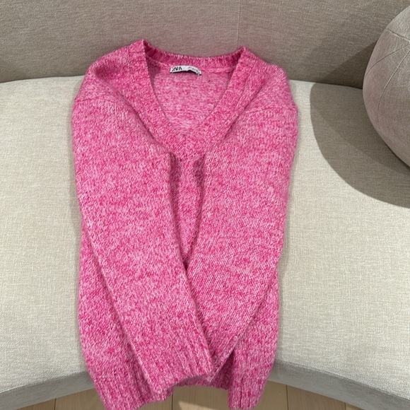 Zara Pink V-Neck Women's oversized Sweater - Picture 3 of 4